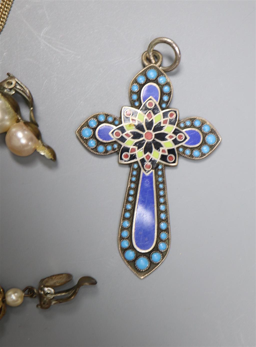 A modern 585 yellow metal and gem set drop oval pendant, gross n1.9 grams, on a 9ct gold chain, 2.6 grams & other jewellery.